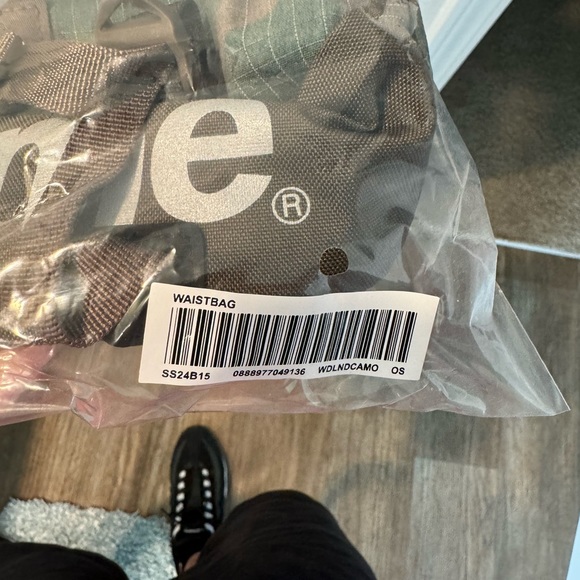 Supreme camo waist bag NWT - Picture 4 of 4